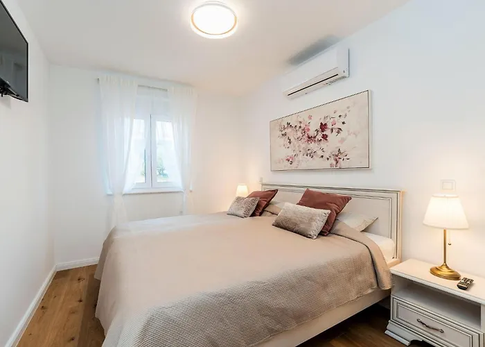 2 Bedroom Beautiful Apartment In Mandre