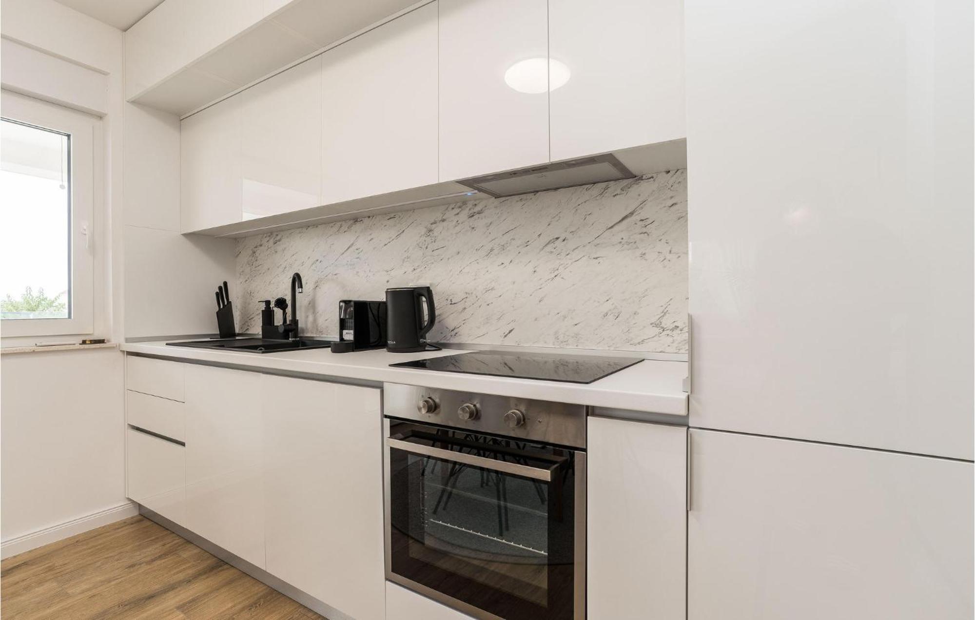 2 Bedroom Beautiful In Mandre