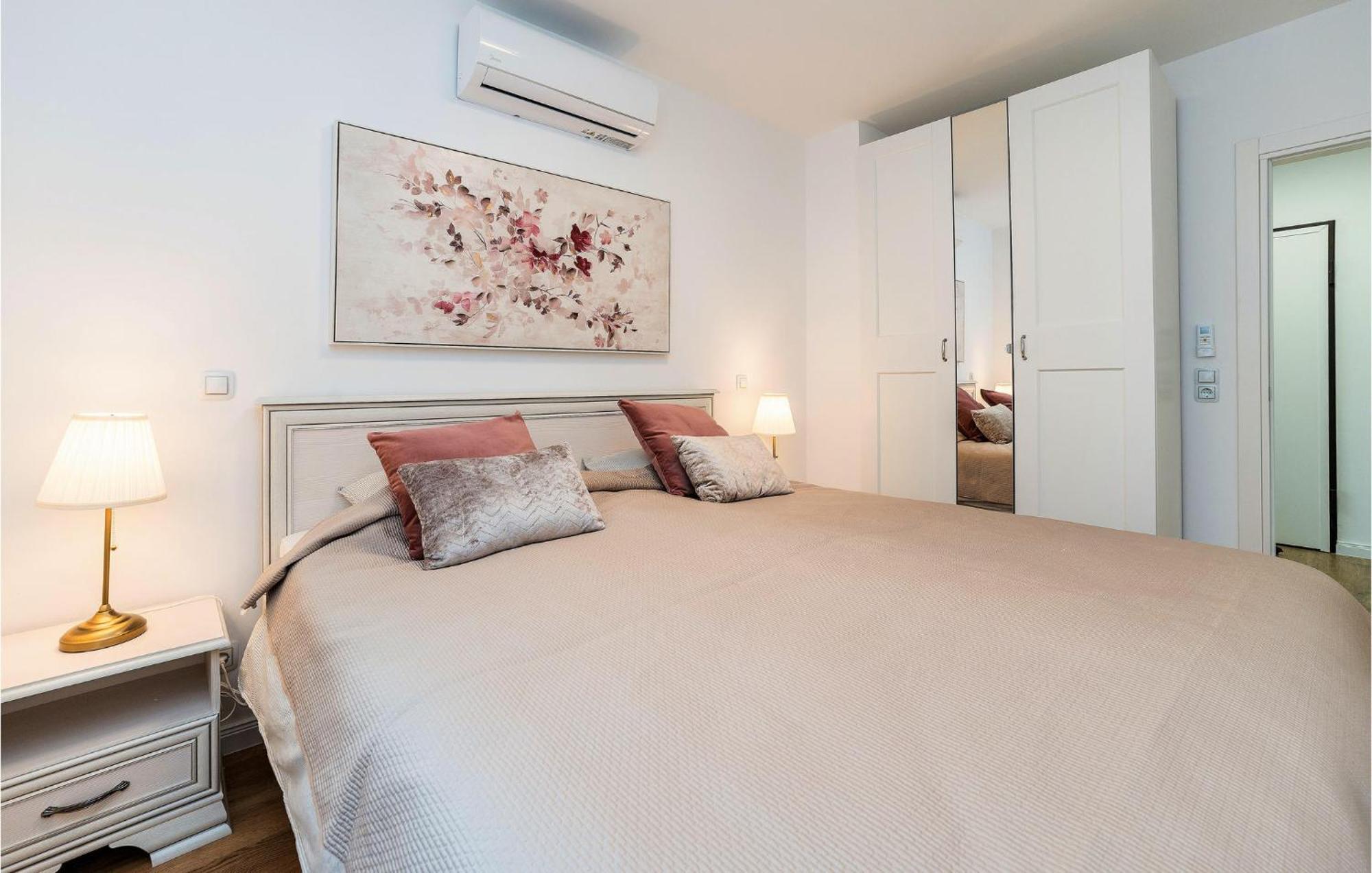 2 Bedroom Beautiful In Apartment Mandre