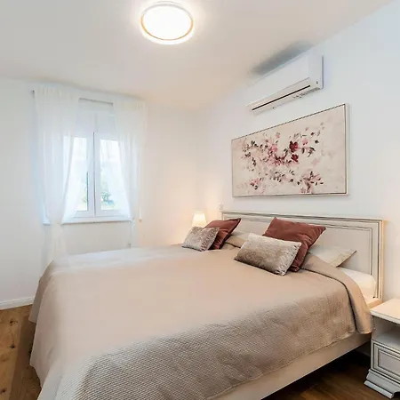 2 Bedroom Beautiful Apartment In Mandre Exteriér fotografie