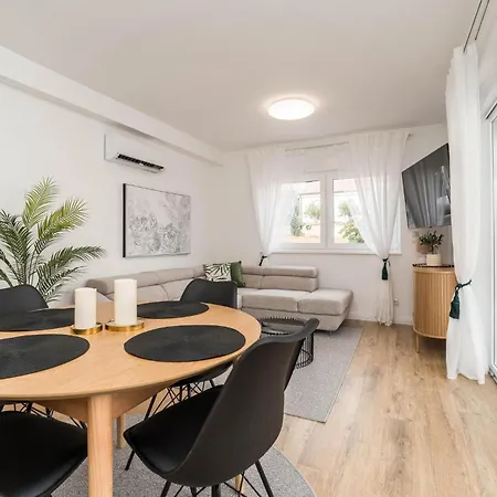 2 Bedroom Beautiful Apartment In Mandre Exteriér fotografie