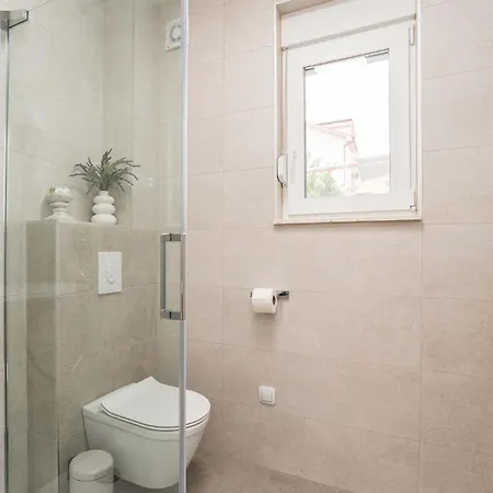 2 Bedroom Beautiful Apartment In Mandre Exteriér fotografie